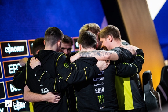 经典游戏重现乌龟海岸与Victrix联手推出街头霸王II冠军版手台